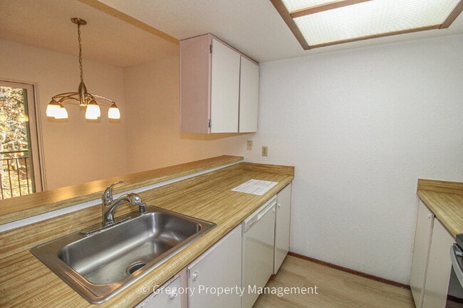 Building Photo - 12621 NE 130th Way