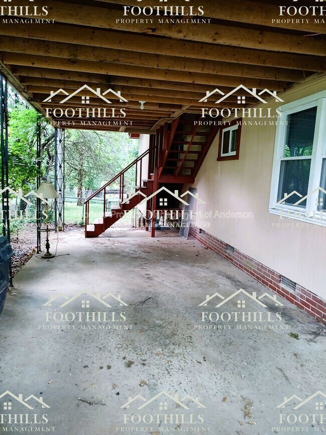 Building Photo - 130 Tanglewood Dr