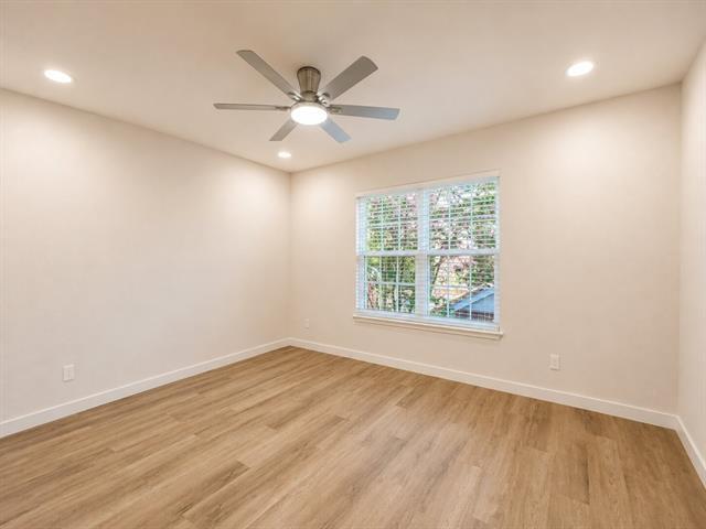 Building Photo - 300 Lamesa Ct
