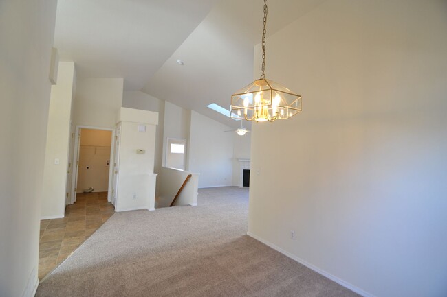 Building Photo - 4 Bed Ranch with Finished Basement 1 Minut...