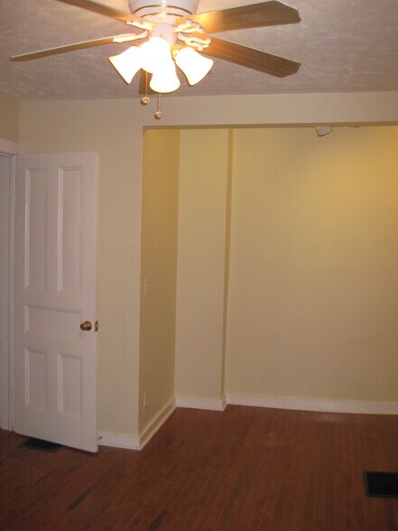 Building Photo - 54 Hartsen St