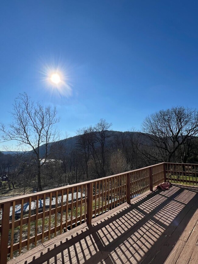 Building Photo - 505 Royal Manor Rd