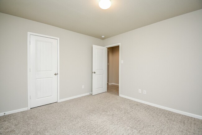 Building Photo - 7206 Highland Chase Dr