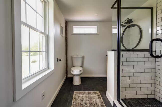 Building Photo - 740 Little City Rd