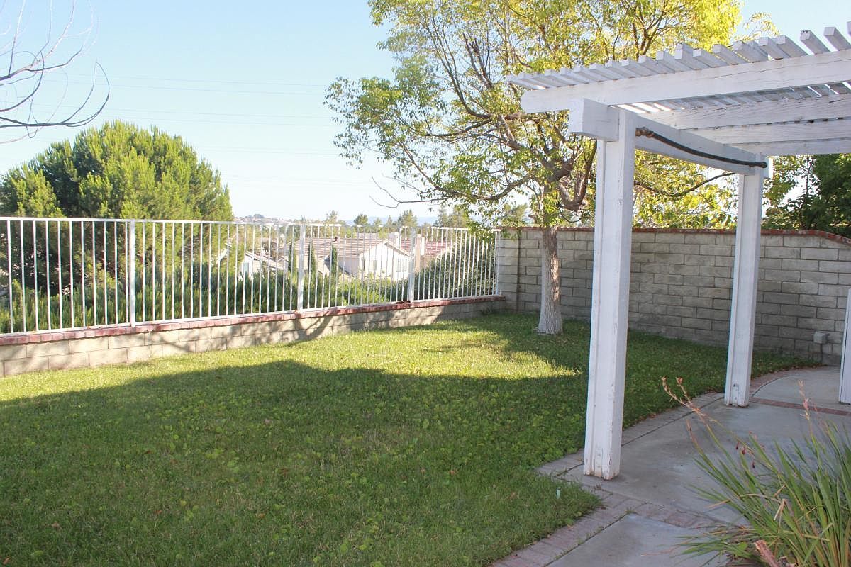 Building Photo - 28620 Avocado Pl