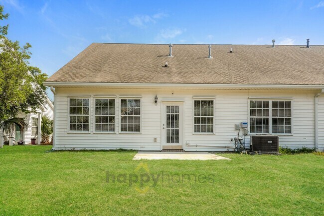 Building Photo - 4 Bedroom, 3 Bath Townhome in Grand Oaks Plantation of West Ashley