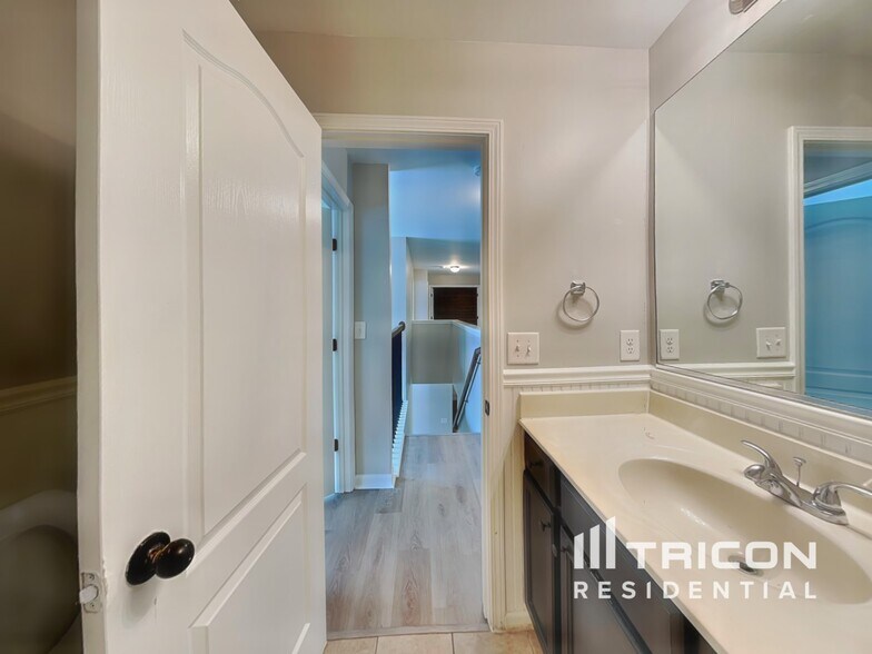 Building Photo - 2974 Olivine Dr SE