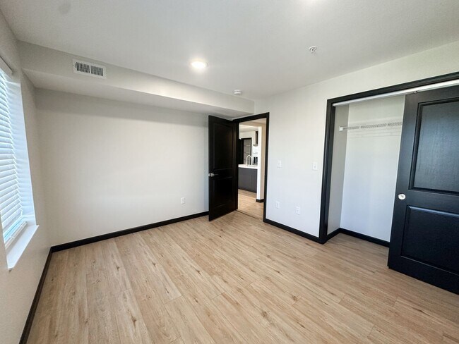 Building Photo - New! Beautiful 2 Bed, 1.5 Bath Apartment i...