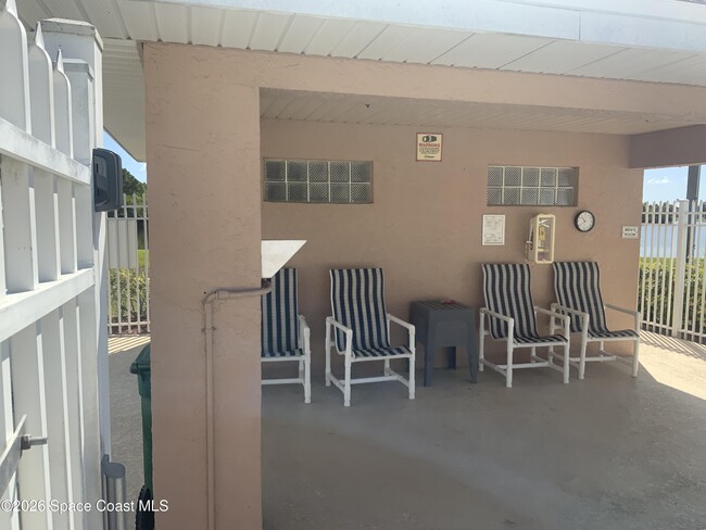 Building Photo - 2087 Deercroft Dr