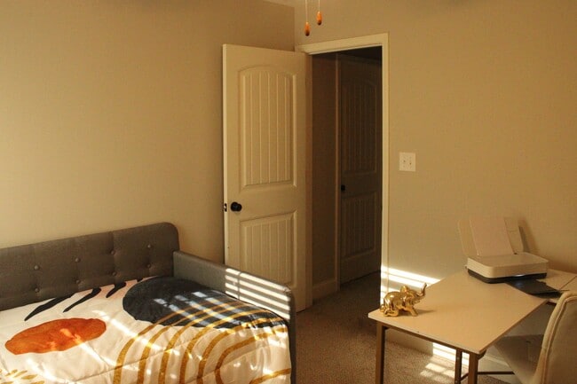 Building Photo - 111 Sourwood Ln