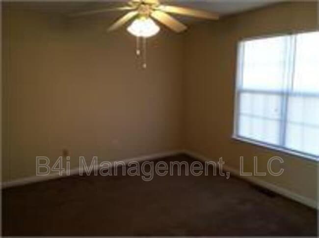 Building Photo - 2423 Brianna Dr