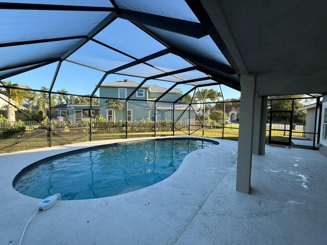 Building Photo - 2400 Seaford Dr