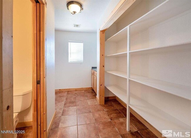 Building Photo - 3165 Green Ave