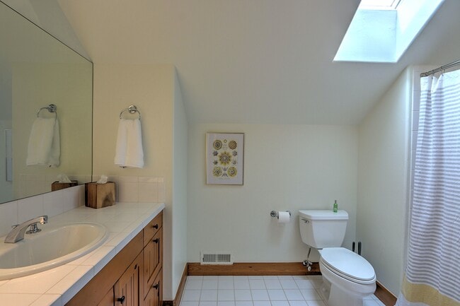 Building Photo - 408 Settlement Ln