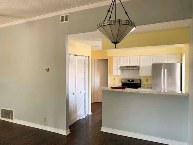 Building Photo - Now Available - 1-Bedroom Condo Near Medic...