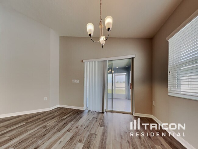 Building Photo - 705 Persian Dr