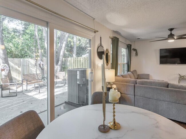 Building Photo - 2790 Farmstead Rd