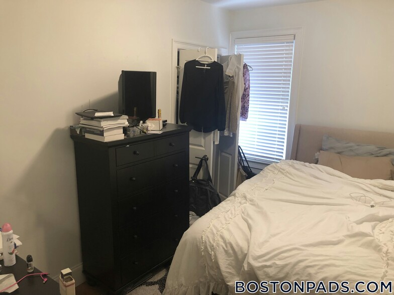 Building Photo - 16 Washburn St