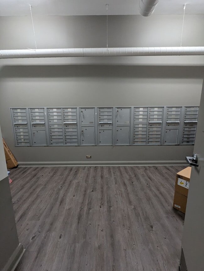 Building Photo - Spacious 1 Bedroom 1.5 Bathroom Downtown Condo