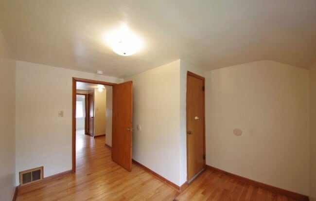 Building Photo - Sparks Street Duplex