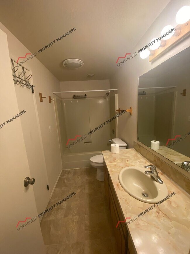 Building Photo - R277F
