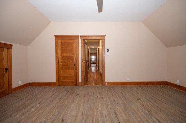 Building Photo - Convenient Location & Updated Amenities!
