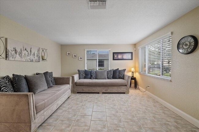 Building Photo - 6400 18th Ave N