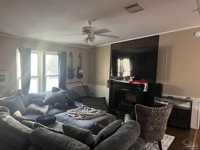 Building Photo - 5434 Rogers Ave