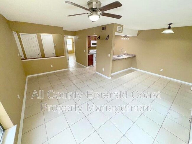 Building Photo - 875 Fairview Dr