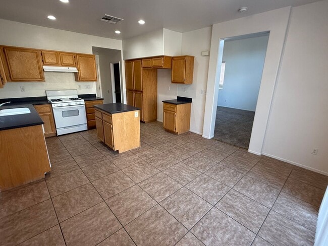 Building Photo - Brentwood Community- Centrally Located- 3 ...