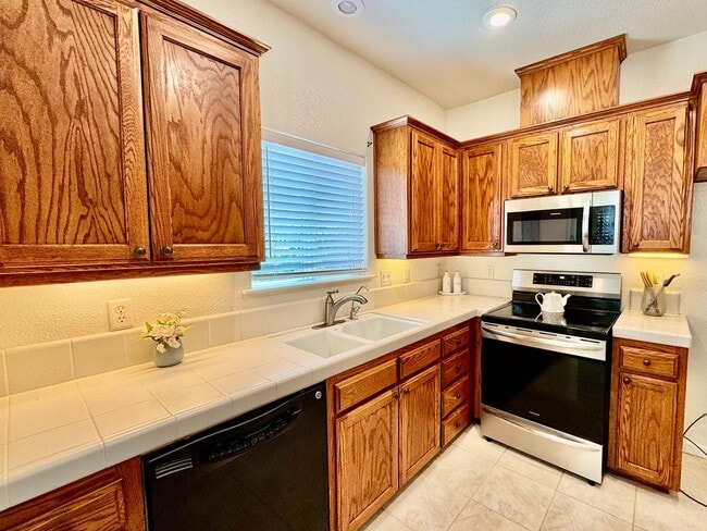 Building Photo - REDUCED!  Is it Retirement Time for You? 3 Bedroom 2 Bath in a desirable gated community!