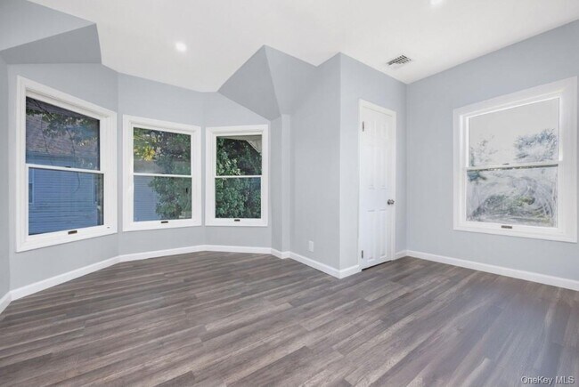 Building Photo - 178 N Ocean Ave