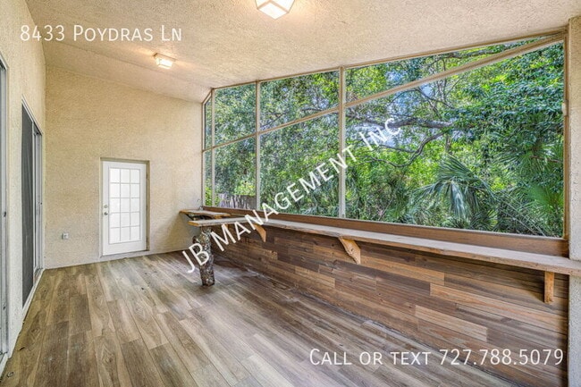 Building Photo - 8433 Poydras Ln