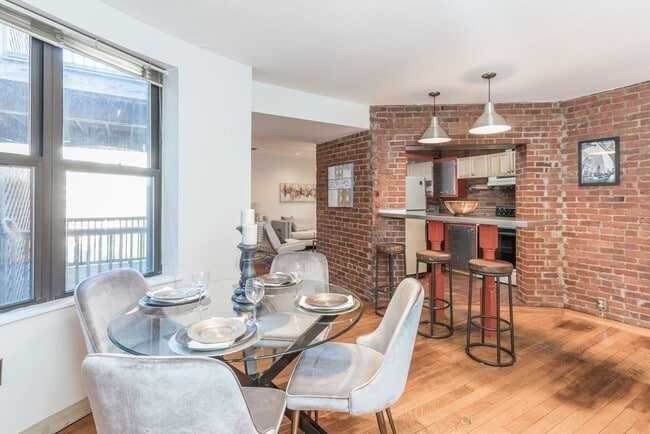 Building Photo - 111 Gainsborough St