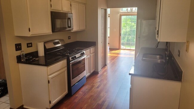 Building Photo - 1266 S Parkside Dr