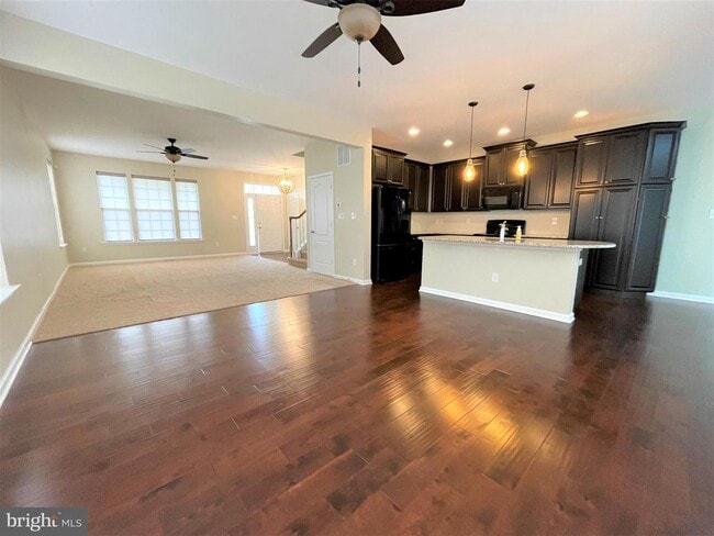 Building Photo - 283 N Bayberry Pkwy