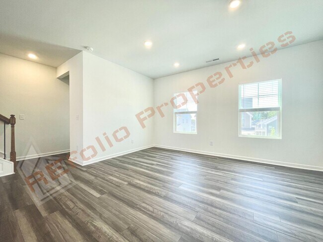 Building Photo - Brand New 3 Story 4 bedroom, 3.5 bathroom ...