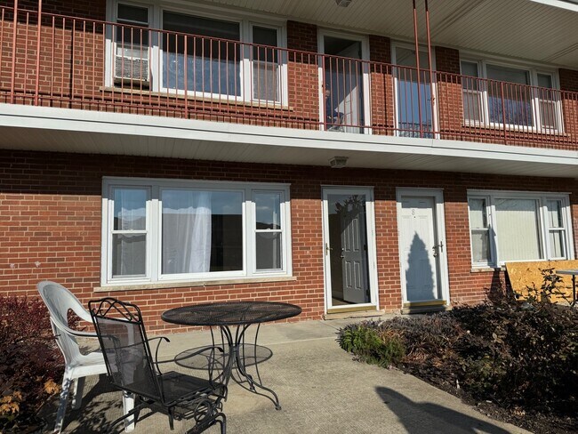Building Photo - 1105 Holiday Ln