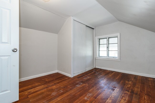 Building Photo - 472 Babbitt Rd