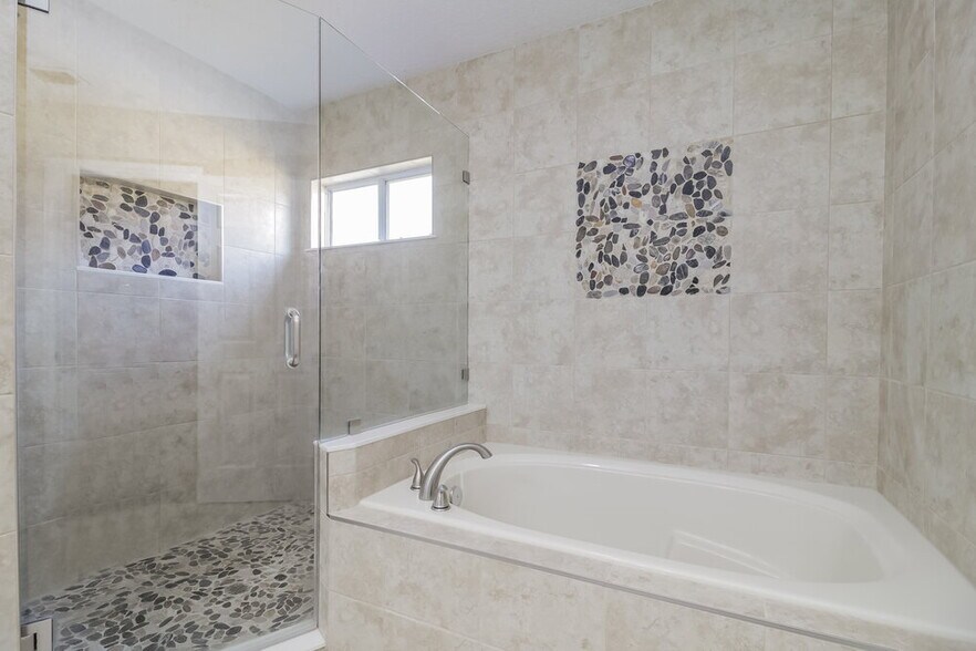 Building Photo - 395 Lancer Oak Dr