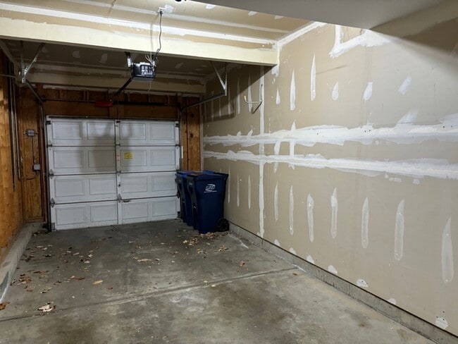 Building Photo - 2711 Odlum Dr