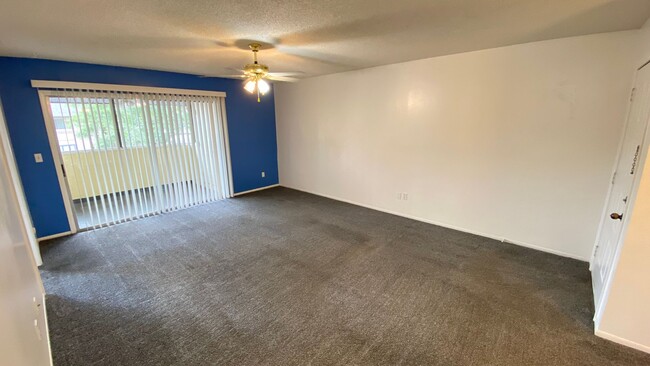 Building Photo - Move In Special! 1 Bed 1 Bath Condo - Pric...