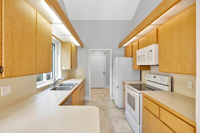 Building Photo - 143 Cape Pointe Cir