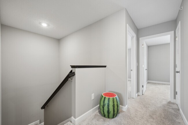 Building Photo - Townhouse in Shakopee