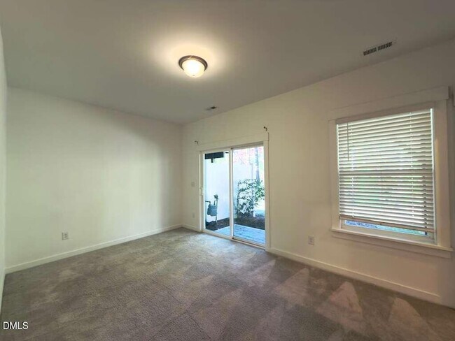 Building Photo - 1802 Stroup St