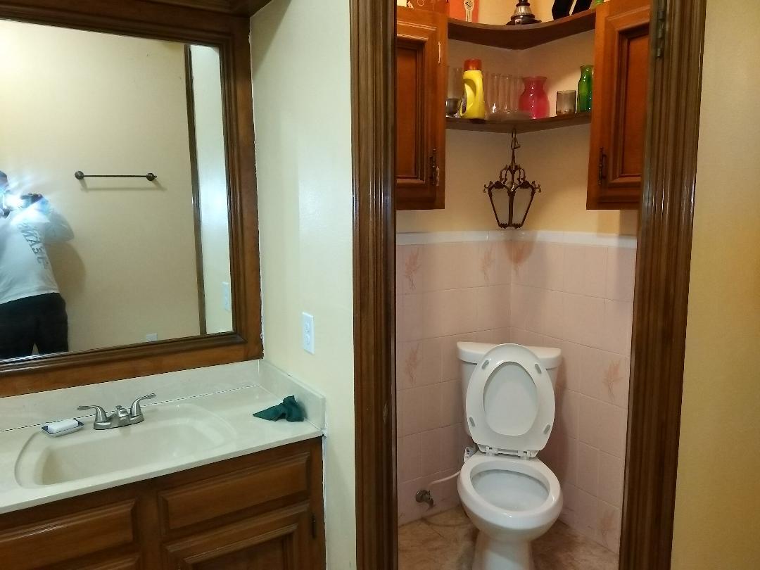 bathrom - 601 N 16th St