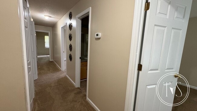 Building Photo - RATE DROP ALERT (was $2200/month) and MOVE-IN SPECIAL: 1st FULL MONTH'S RENT FREE*