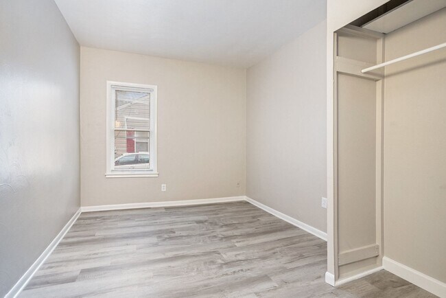 Building Photo - $799-Stylish 1-Bed/1-Bath Apartment with a Fresh Makeover!