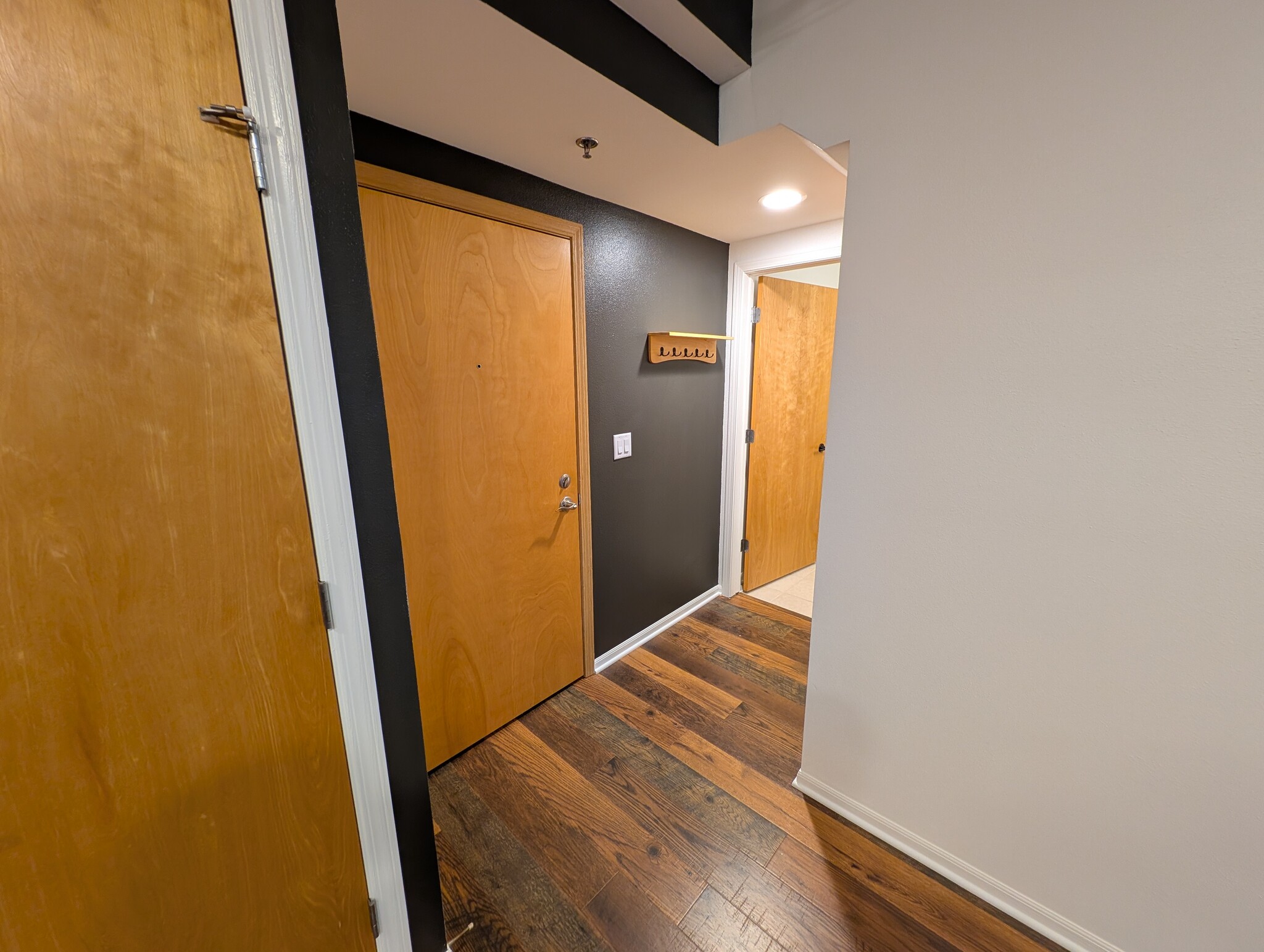 Building Photo - 2121 S Kinnickinnic Ave
