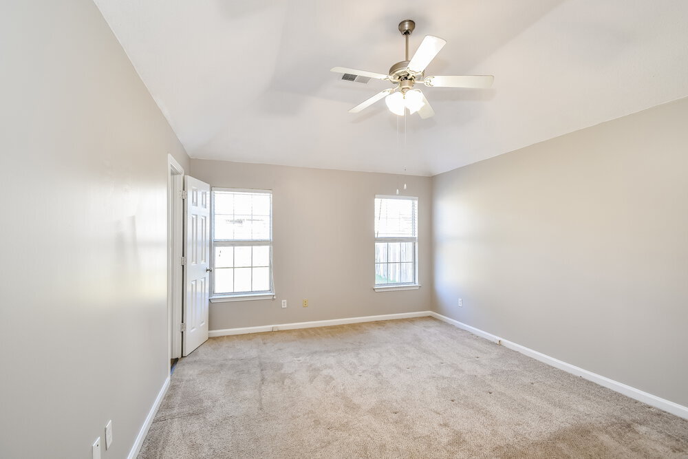 Building Photo - 7862 Fallstone Rd